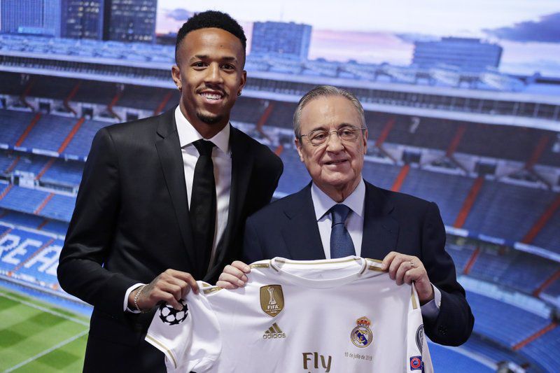 Militao se marea durante presentación con el Real Madrid